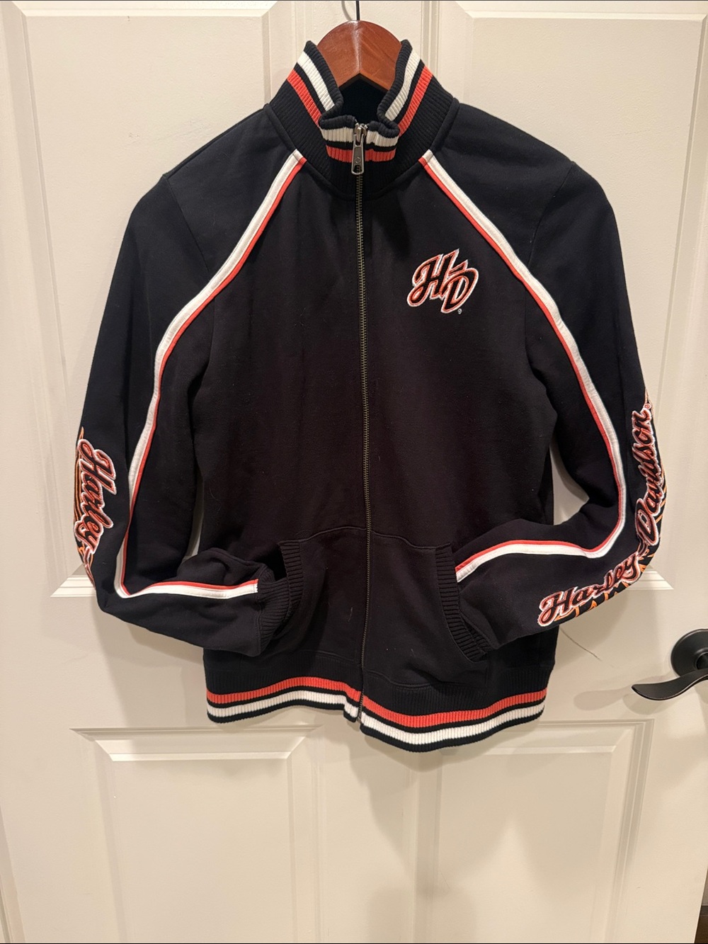 Woman’s vintage Medium Harley Davison zip up w amazing embroidery detail